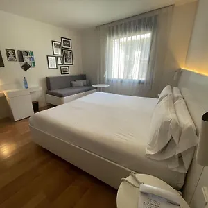 4* Отель Pol & Grace